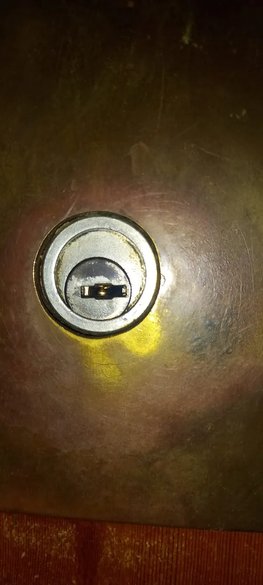 Bombín de seguridad en la puerta acorazada de una vivienda